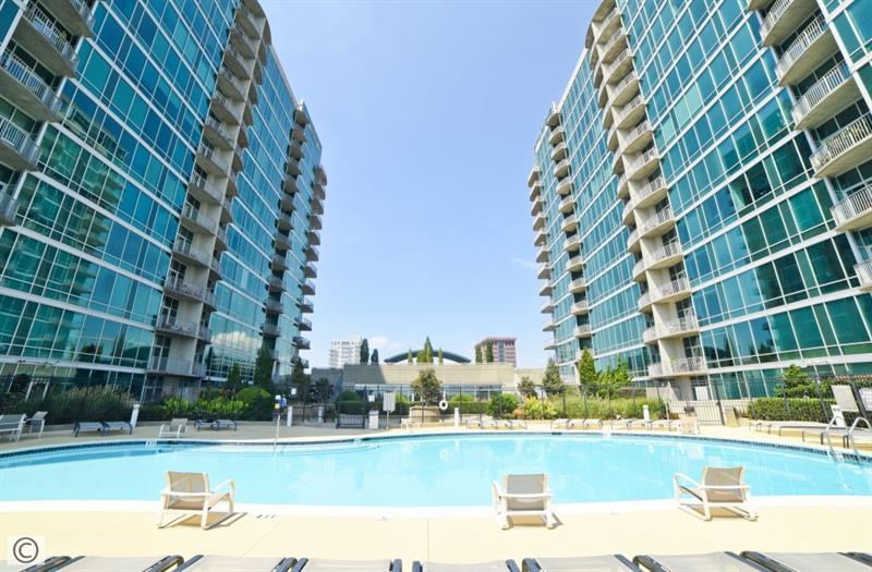 Metropolis Condos Atlanta swimming pool