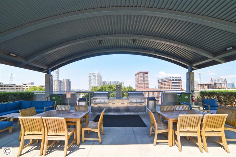 Metropolis Condos Atlanta rooftop BBQ grilling area